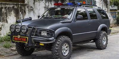 File:Yogyakarta Indonesia Chevrolet-Blazer-Rescue-vehicle ...