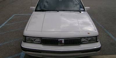 File:Front 1990 Oldsmobile Cutlass Ciera.jpg