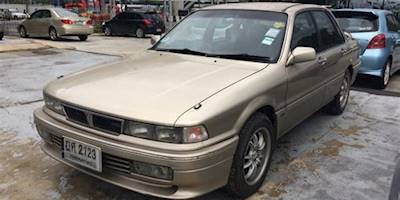 File:1992-1993 Mitsubishi Galant (E33) GLSi Automatic ...