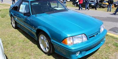 File:1993 Ford Mustang SVT Cobra Hatchback (14391878516 ...