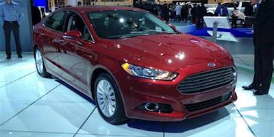 File:2013 Ford Fusion (8404102108).jpg - Wikimedia Commons