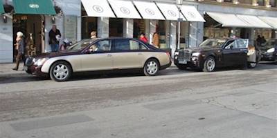 File:Maybach and a Rolls Royce Phantom.jpg - Wikimedia Commons