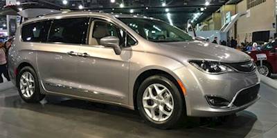 2017 Chrysler Pacifica Minivan